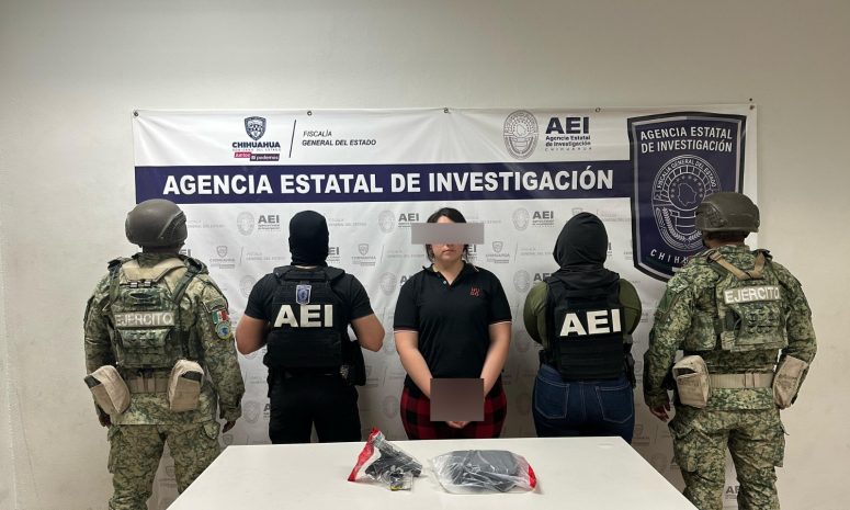 Detienen a mujer de 24 años en posesión de una 9mm