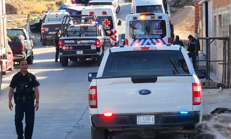 Atacan a 3 albañiles a balazos en la 2 de octubre; uno murió en el lugar