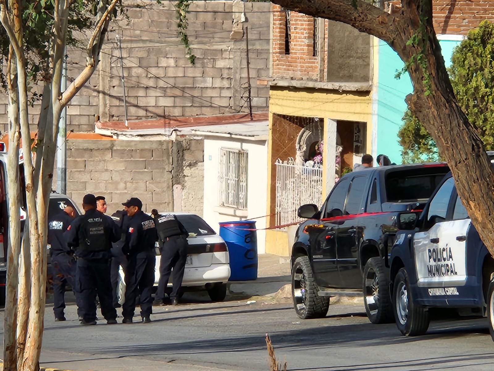 Atacan a 3 hombres a balazos en el Cerro de la Cruz; uno murió en el ...