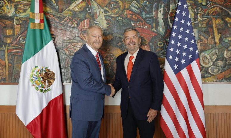 Canciller De la Fuente acuerda cooperación y respeto con embajador de EU