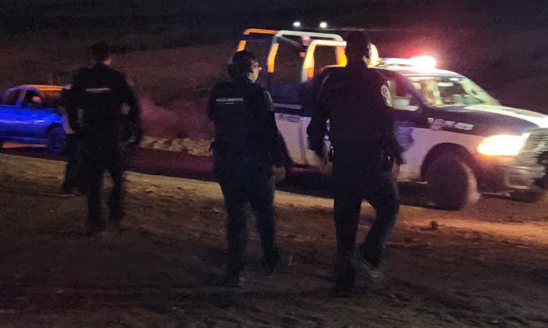 Encuentran ciclistas a hombre asesinado a balazos en Chihuahua