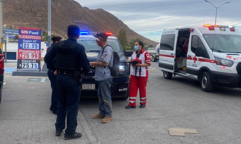 Hombre es golpeado en la cabeza para asaltarlo
