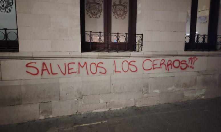 Adjudican a Salvemos los Cerros grafitis en palacio estatal y Municipio