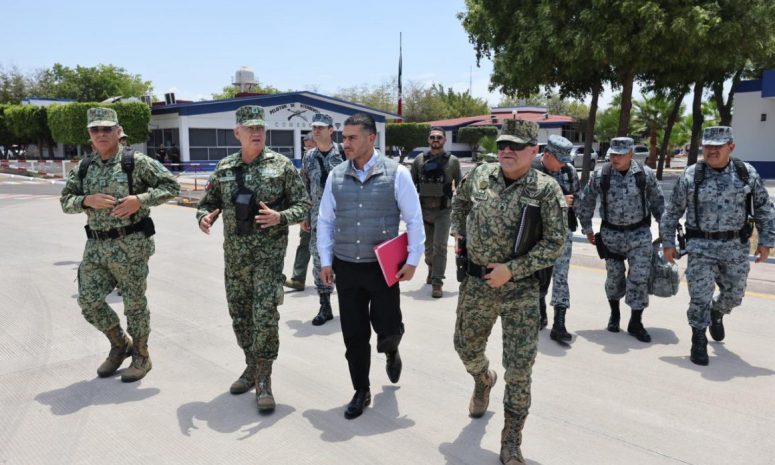 Llegan a Sinaloa 1,200 efectivos de Sedena y 400 de SSPC: Harfuch