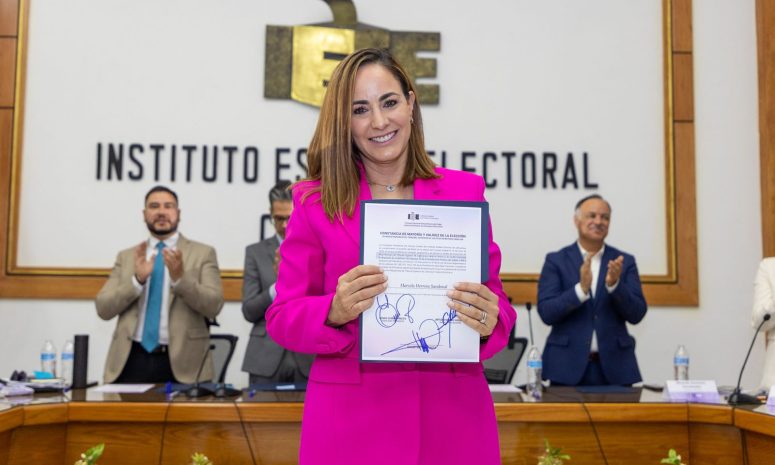 Entrega IEE constancias de mayoría a Magistraturas