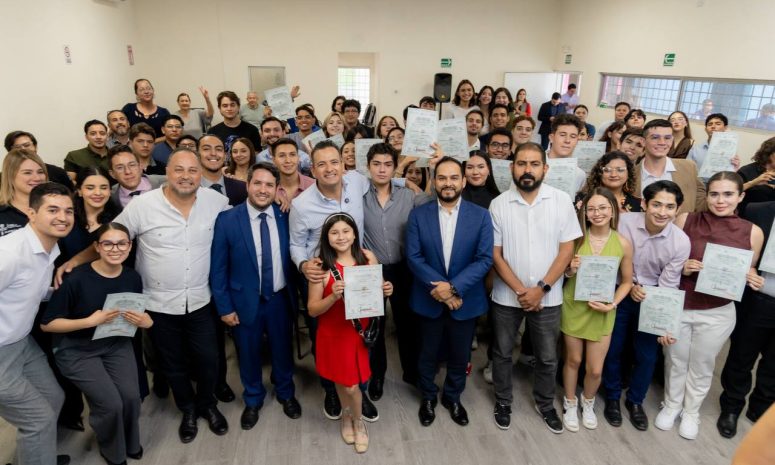 Reconoce Alcaldía a jóvenes chihuahuenses