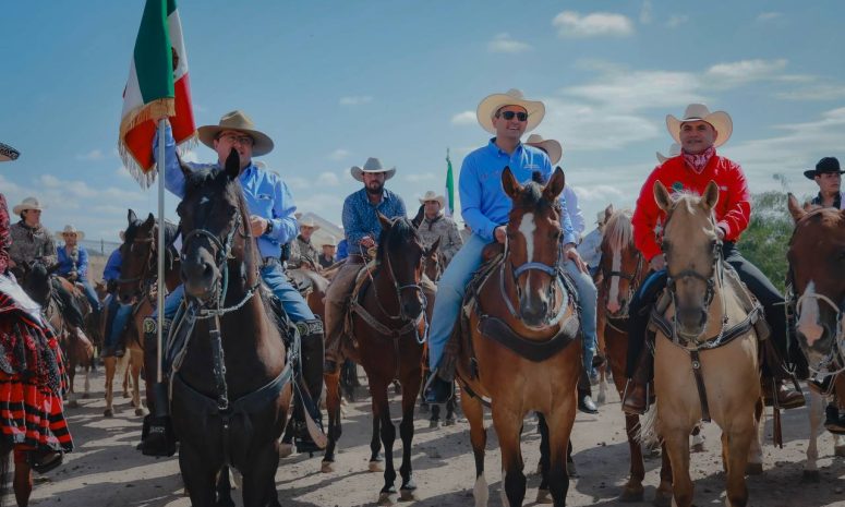 Cabalgan alcaldes de Chihuahua y Parral en las Jornadas Villistas
