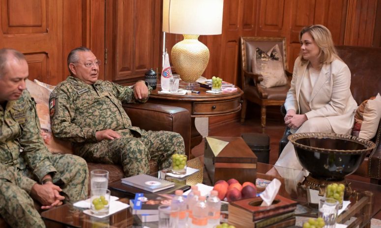Recibe Maru en Palacio de Gobierno al comandante de la 11 Región Militar