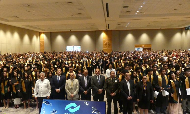 Egresan más de 3 mil estudiantes de planteles del Conalep