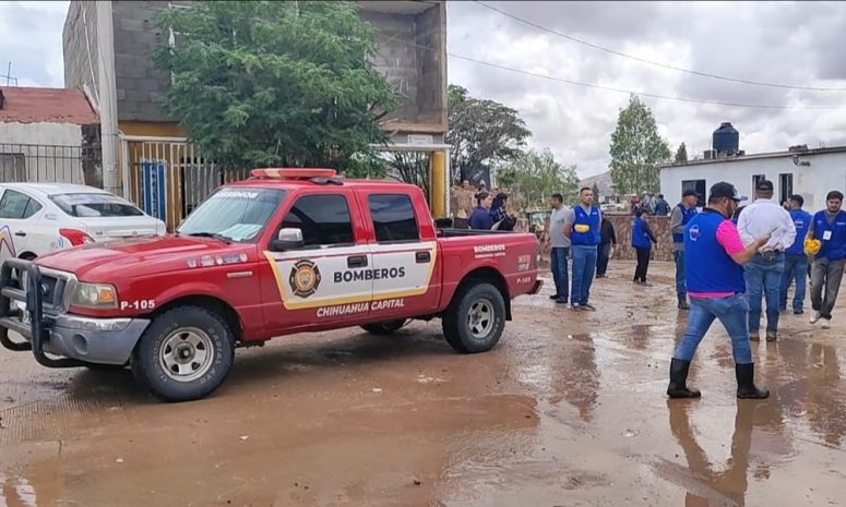 Colapsan 3 bardas por lluvias; atiende Gobierno Municipal