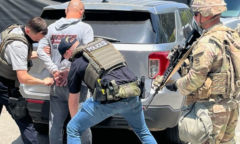 Reporta ICE aumento del 700% en agresiones a agentes federales
