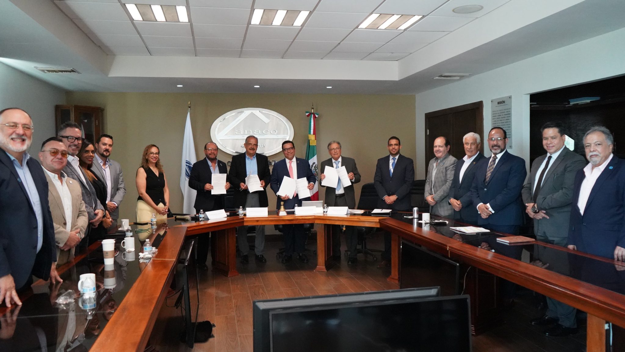 Firman FACH y Canaco convenio para fortalecer la integridad empresarial ...