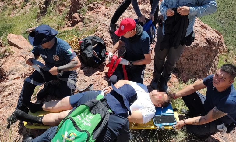 Rescatan bomberos a senderistas accidentados este domingo