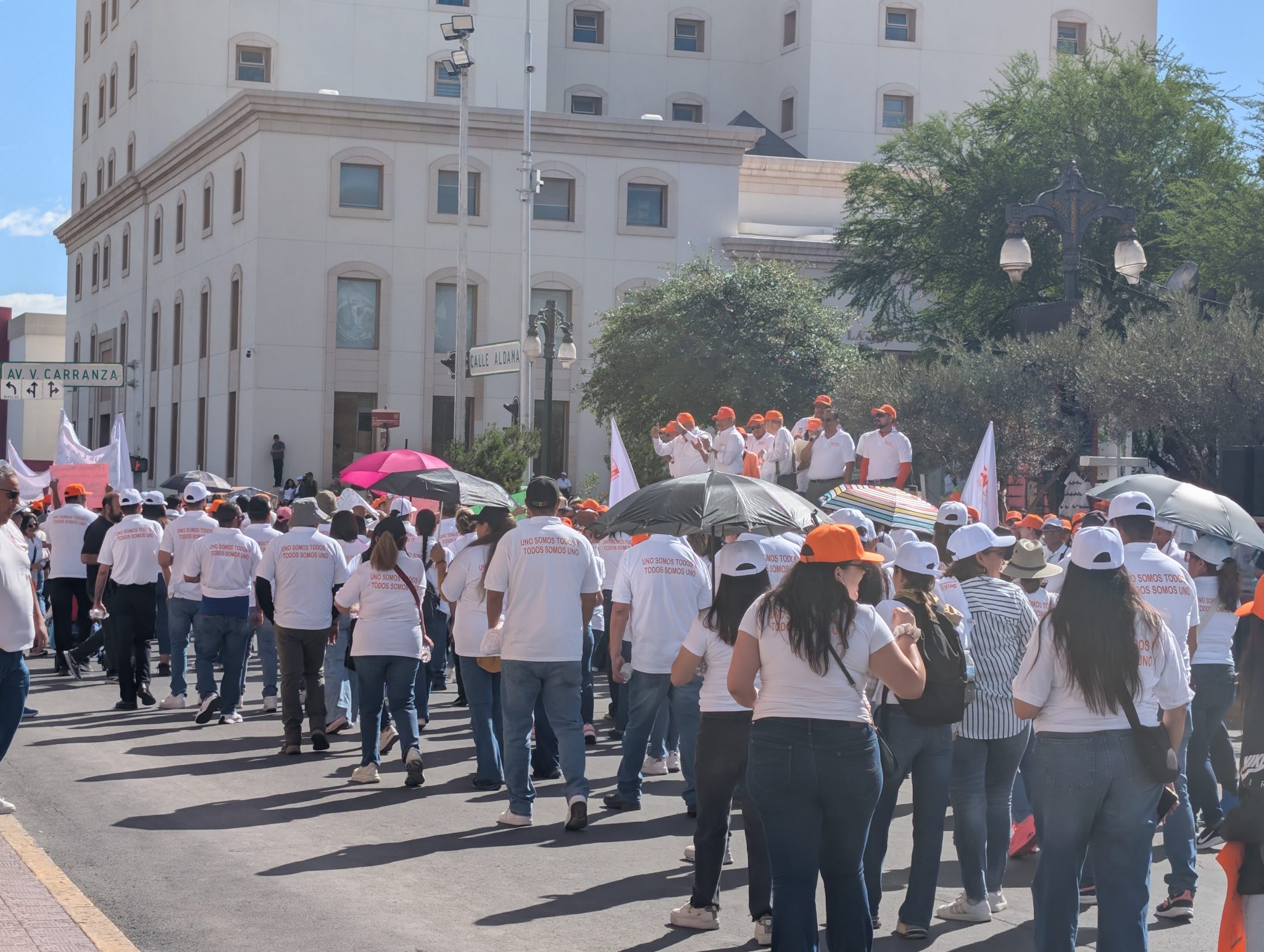 Trabajadores de la Sección 8 alzan la voz en desfile por el Día del ...