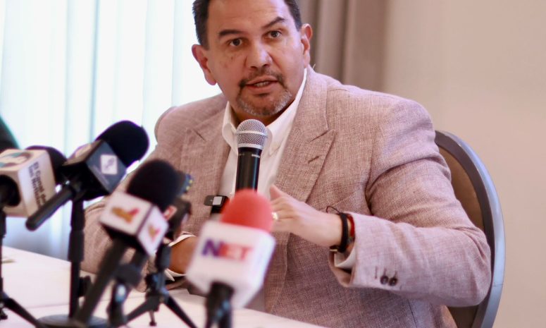 Cruz acusa a Corral de usar a Morena para fuero