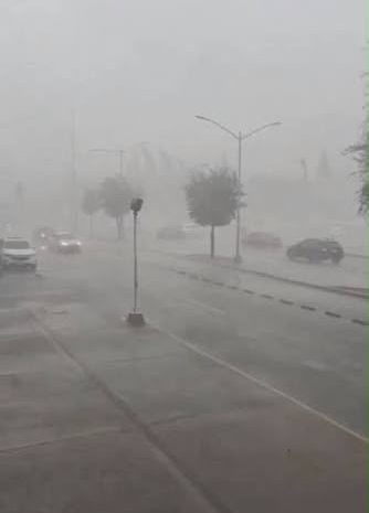 Lluvia y granizo sorprenden a la ciudad