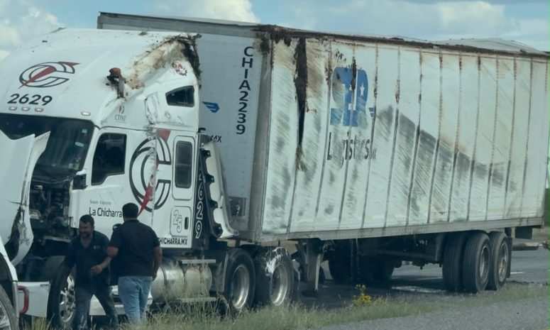 Vuelca camión en la carretera Juárez–Chihuahua