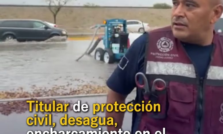 Protección Civil desagua encharcamiento en el bulevar Juan Pablo II