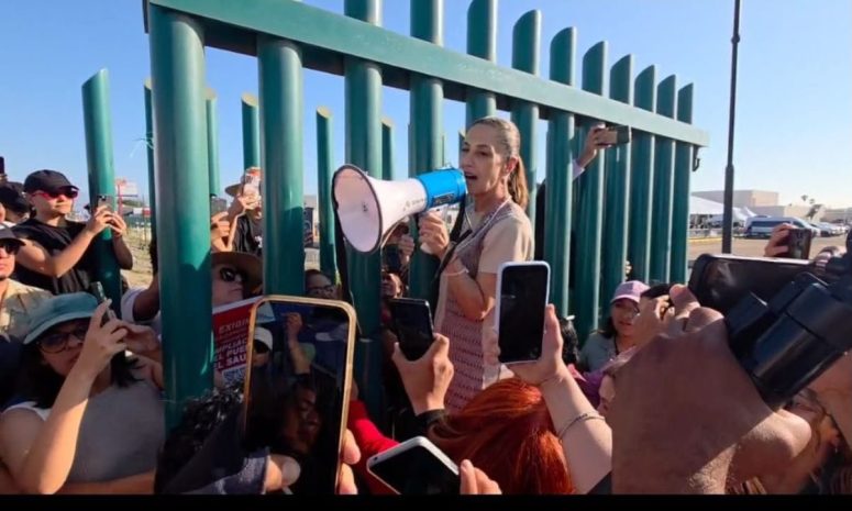 Detienen convoy de Sheinbaum en Juárez para exigir atención a denuncias de violencia