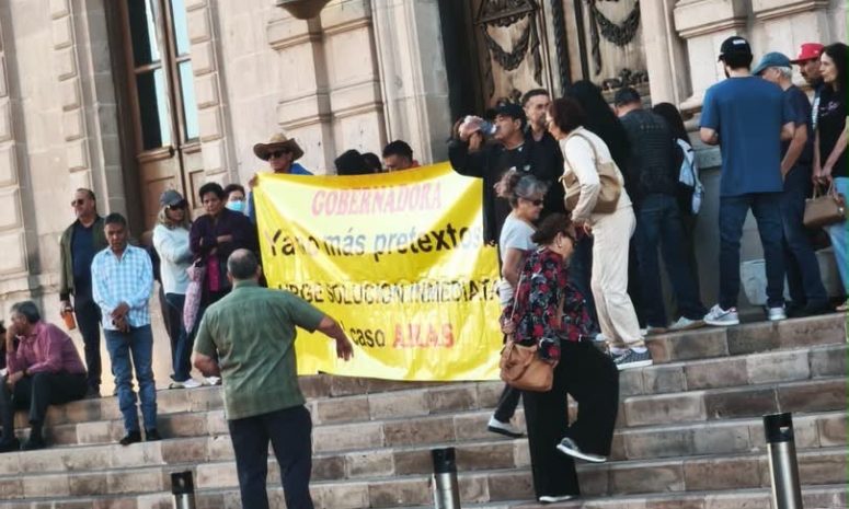 Afectados por Aras bloquean Palacio de Gobierno; exigen entrega de bienes y reparación del daño