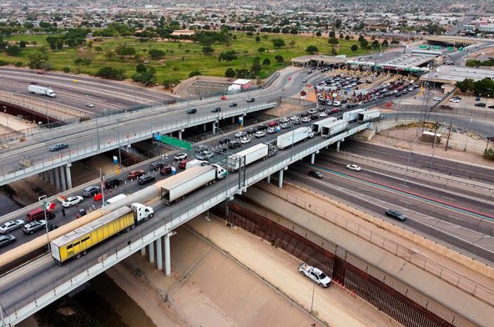 Advierten pérdidas millonarias y posible colapso comercial si cierran puente Libre en El Paso