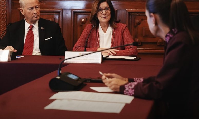 Sheinbaum recibe al embajador de Estados Unidos en Palacio Nacional en medio de polémica por academia policial en Querétaro
