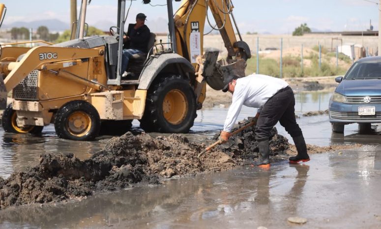 Supervisa alcalde trabajos para recuperar movilidad en la carretera Juárez-Porvenir