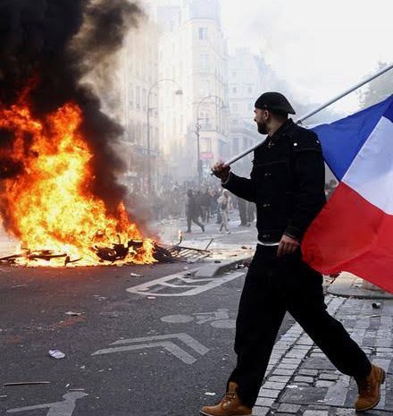 Protestas en Europa alteran planes de viajeros