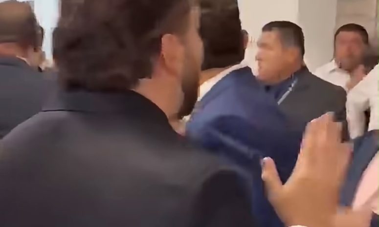 Se enfrentan diputado del PRI Carlos Mancilla y legisladores de Movimiento Ciudadano en San Lázaro