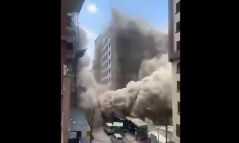 Colapsa edificio en Kenia y deja a decenas bajo los escombros