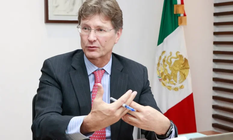 Enrique de la Madrid llama a construir contrapesos políticos para 2027